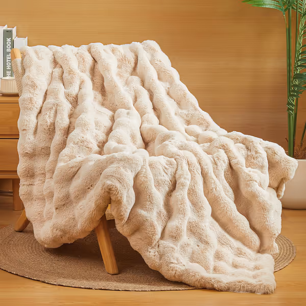 The Malibu Blanket - Faux Fur Bubble Blanket